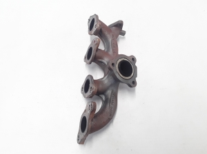  Exhaust manifold 