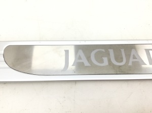 Jaguar XJ (2003–2009) Sisemine läveliist 1R8313244 - 4