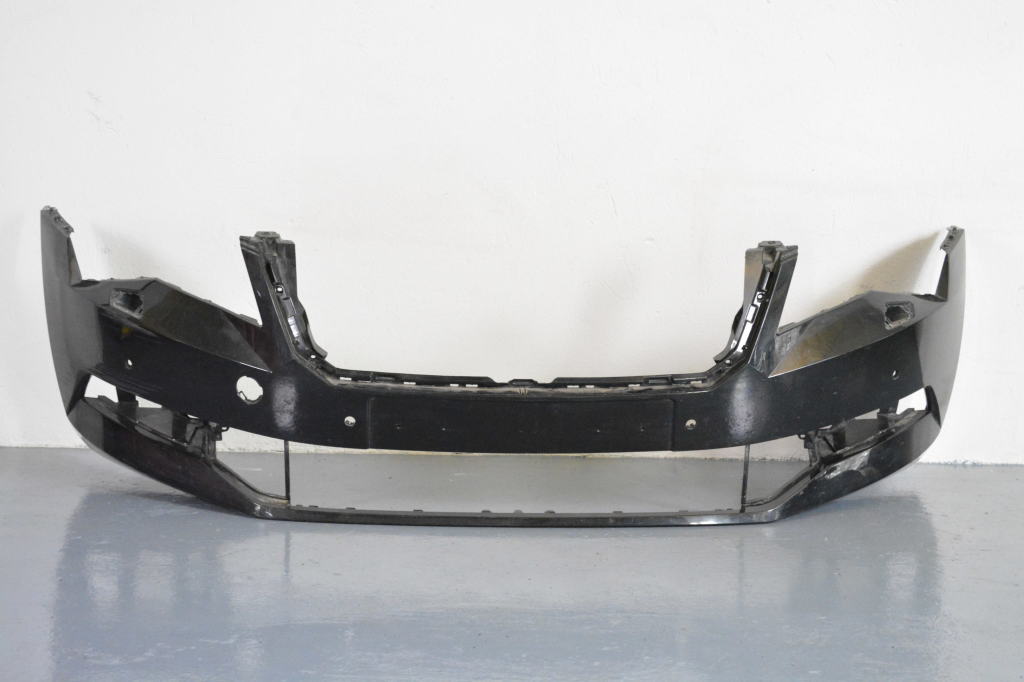 Used Skoda Superb Front bumper 3V0807221