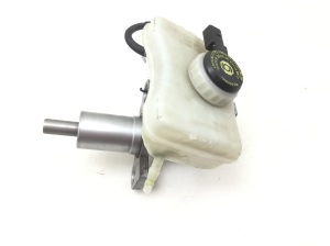  Master cylinder 