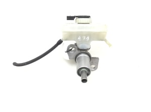  Master cylinder 