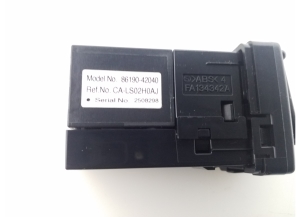 TOYOTA PRIUS Plius V W40 (2011–2018) AUX-pesa 8619042040 - 2
