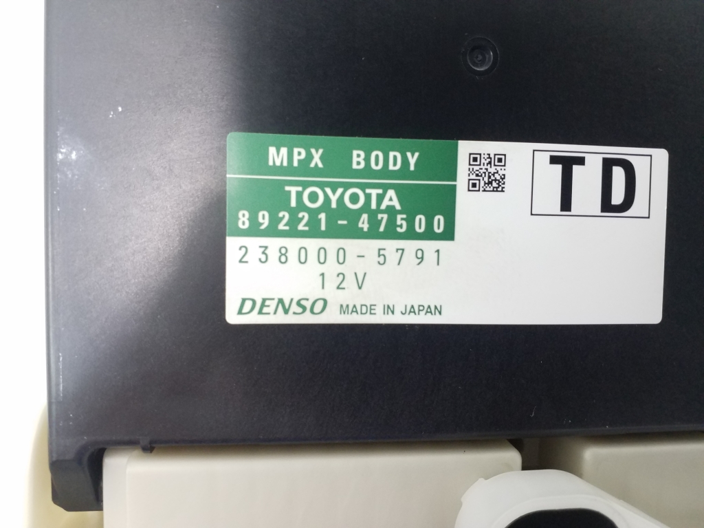 TOYOTA Prius Plus 1 generation (2012-2020) Fuse box 8273047540 21004537