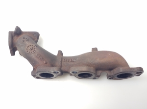  Exhaust manifold 