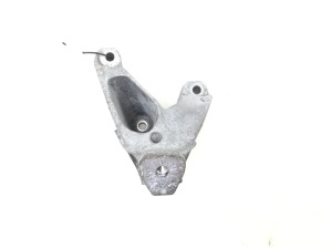  Engine holder 