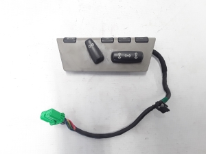 Front seat adjustment switch (on seat) - 39999381