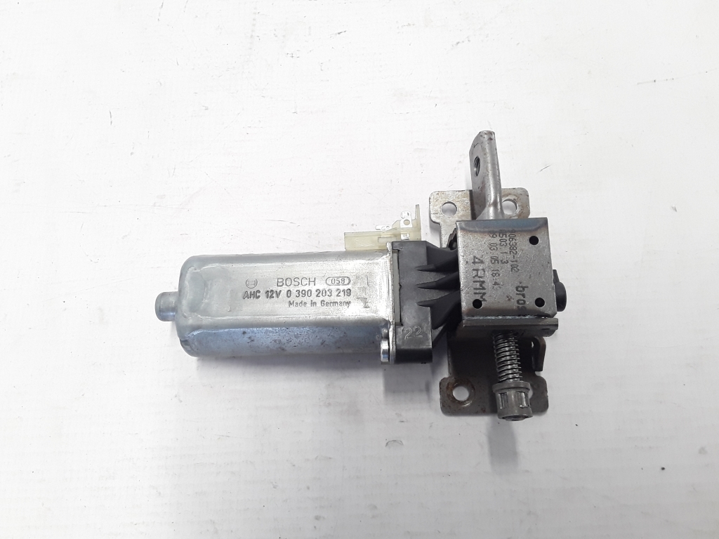 VOLVO XC90 1 generation (2002-2014) Front Right Seat Control  Motor 0390203219 22312141