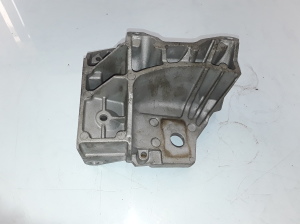  Engine holder 