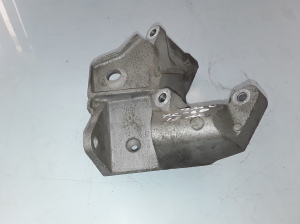  Engine holder 