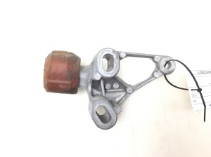  Engine holder 