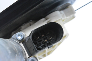 BMW X5 E70 (2006–2013) Front door window regulator and its parts 7197301E - 3