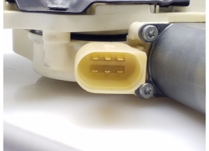 BMW 5 SERIES E60 (2003–2010) Front door window regulator and its parts - 2