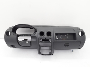 Dashboard and its parts - 8200213820