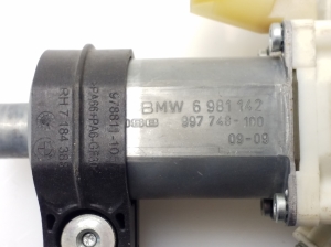 BMW 5 SERIES E60 (2003–2010) Esiukse aknatõstuk ja selle osad 997748100 - 2