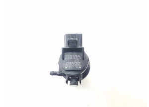 TOYOTA PRIUS Plius V W40 (2011–2018) Front windshield washer pump 8533047010 - 3