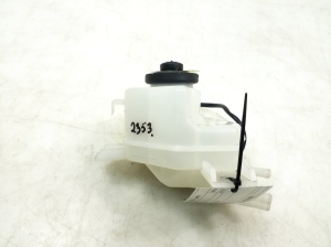 TOYOTA PRIUS Plius V W40 (2011–2018) Bremžu šķidruma tvertne 4722047070 - 2