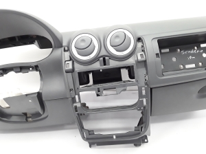 Dacia Sandero (2008–2012) Dashboard and its parts 8200739435 - 2