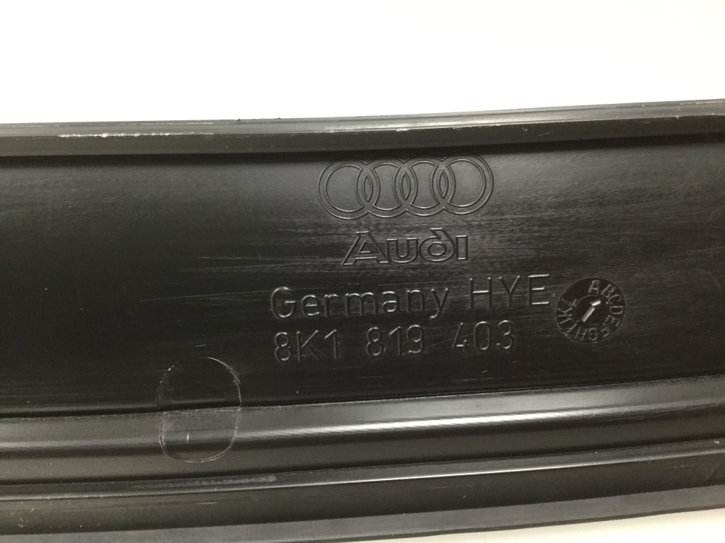 AUDI A4 B8/8K (2011-2016) Priekinių valytuvų apdailos plastmasė (valytuvų apdaila) 8K1819403 21355073