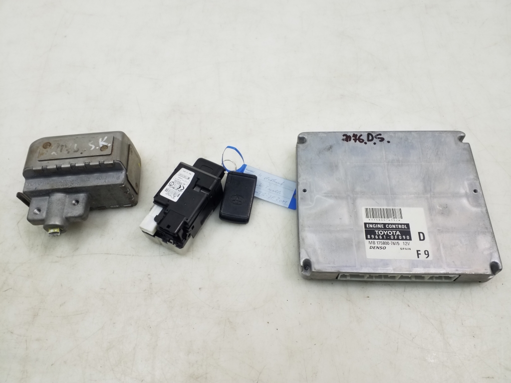 TOYOTA Corolla Verso 1 generation (2001-2009) Motora ECU komplekts 21005404