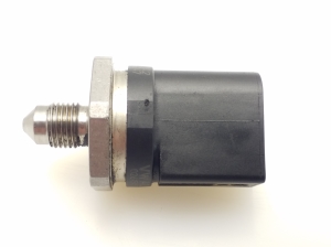  High pressure fuel line sensor 