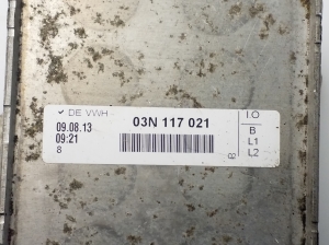 Volkswagen Golf VII (2012–2026) Ölkühler 03N117021 - 2