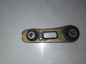 Engine mount - 8200000010
