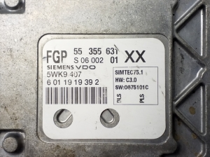 Opel Vectra C (2002–2008) Motorsteuergerät 55355631 - 2