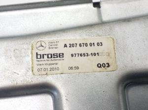 Mercedes Benz E-Class W207 (2009–2017) Rear fort window lifter frame A2076700103 - 3
