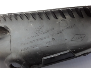 RENAULT Trafic II (2001–2014) Windlaufverkleidung (Scheibenwischerabdeckung) 7700312795 - 2