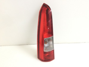 Tail light on trunk lid - 9154493ECE