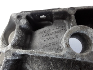 BMW 5 SERIES F11 (2010–2017) Käigukasti kinnitus 24168110 - 2