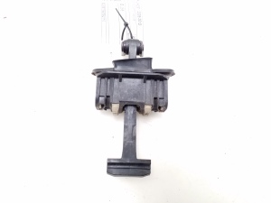 Rear side door opening limiter