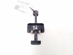 Rear side door opening limiter