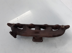  Exhaust manifold 