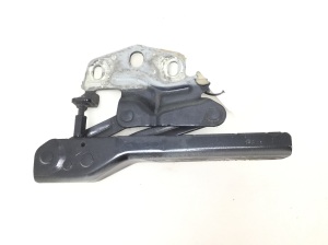  Engine cover hinge 