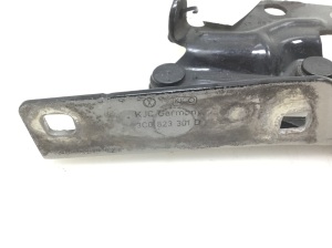  Engine cover hinge 