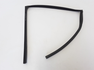  Rear side door sealing rubber 