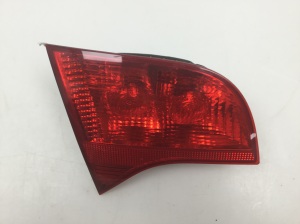 Tail light on trunk lid - 8E9945093A