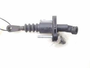 Clutch master cylinder - KG15500TP0