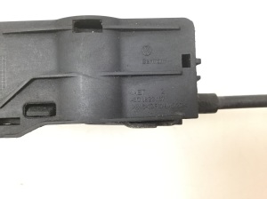  Engine cover lock 