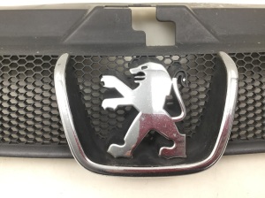 Peugeot 406 (1995–2005) Kühlergrill und seine Teile - 2