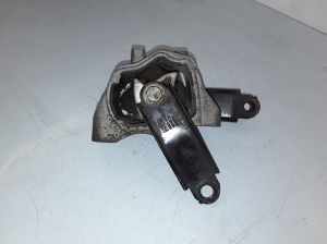  Engine holder 