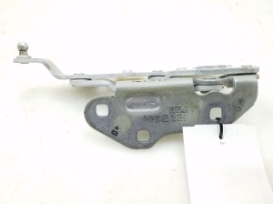 Mercedes Benz E-Class W212 (2009–2015) Hood hinge A2048800228 - 3