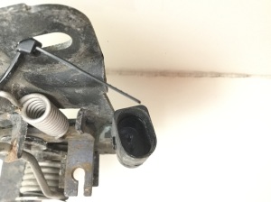 AUDI A6 ALLROAD C5 (2000–2005) Hood latch 8L0823509 - 2