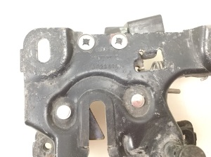 AUDI A6 ALLROAD C5 (2000–2005) Hood latch 8L0823509 - 3