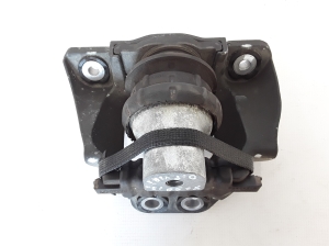 VOLVO XC90 (2015–2024) Engine mount 31330588 - 3