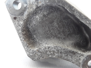  Engine cushion 