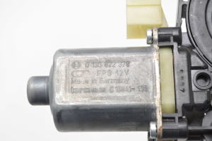 Volkswagen Golf VII (2012–2026) Front door window regulator motor 5Q0959801B - 3
