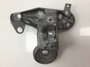  Engine holder 