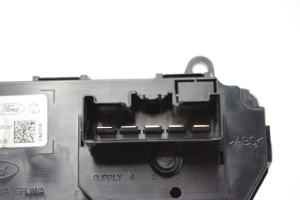  Interior shoulder control panel 